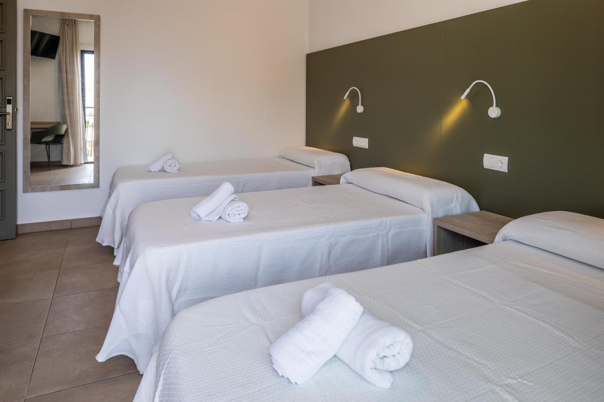 Hostal Alicante Sant Antoni de Portmany Dış mekan fotoğraf