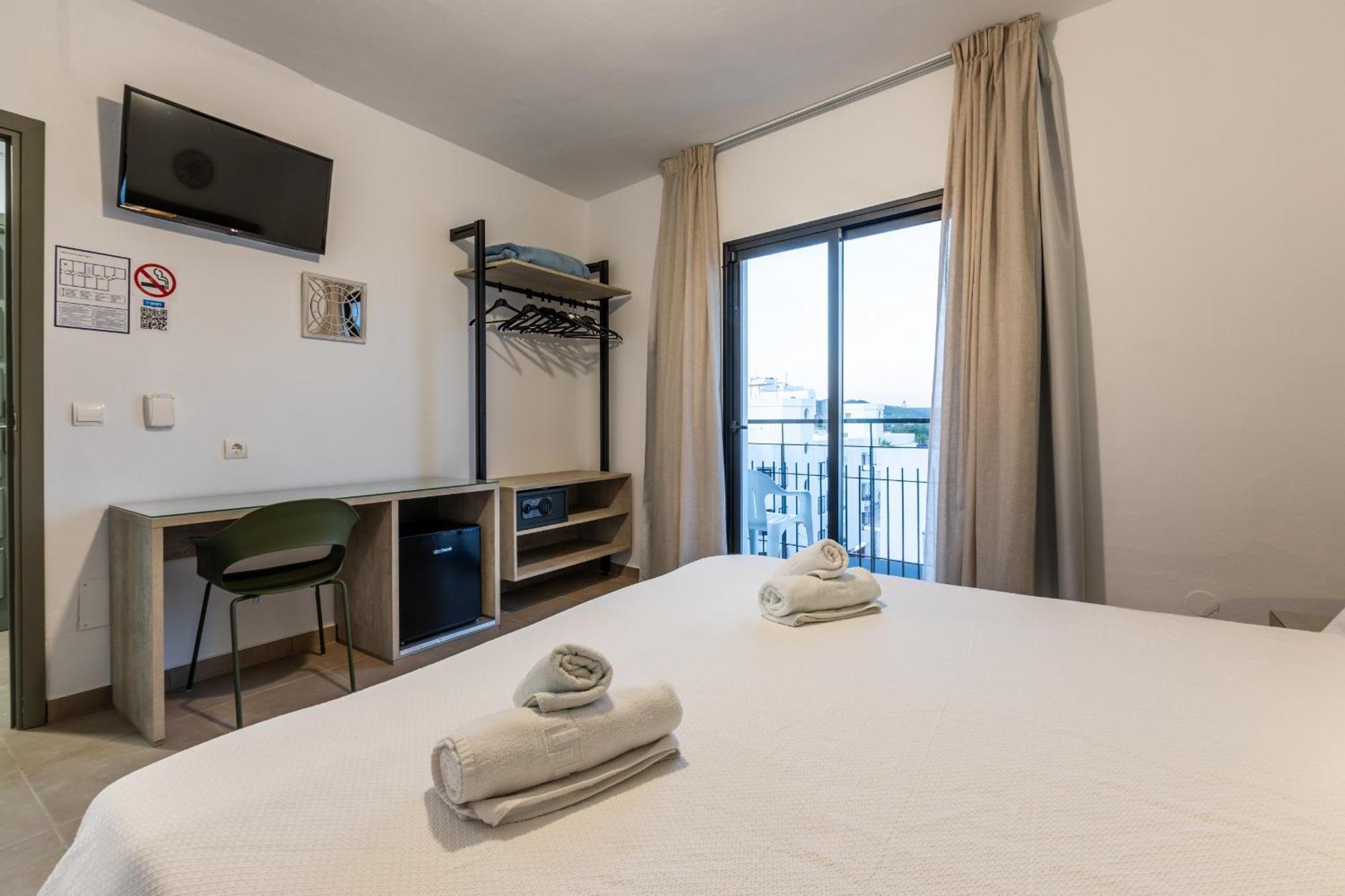 Hostal Alicante Sant Antoni de Portmany Dış mekan fotoğraf